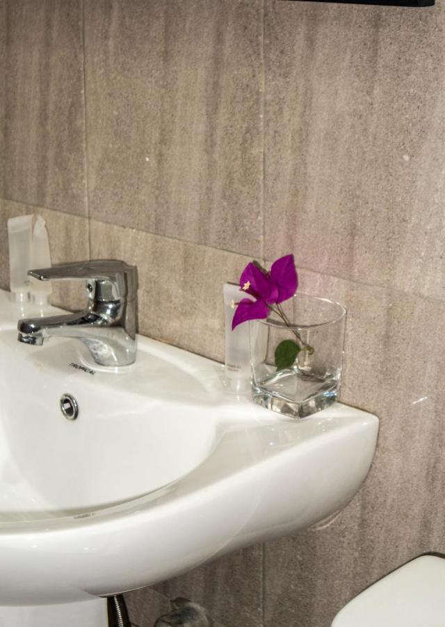 Kislas Luxury Hotel Adenta Exteriér fotografie